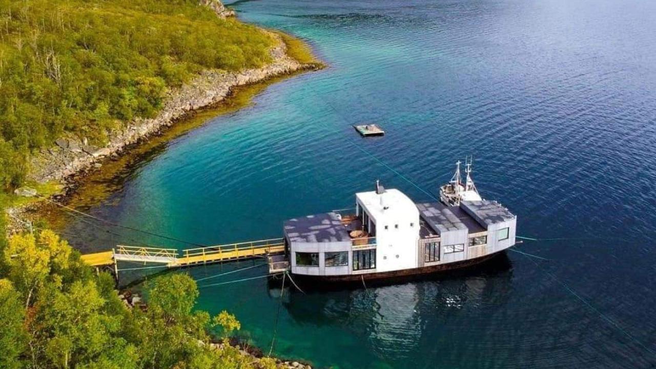 Volda Floating Home Kvaloya Kültér fotó